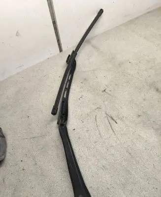 BMW 3 E90 E91 Front wiper blade arm 7805
