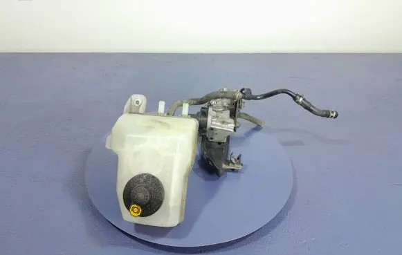 Toyota Prius (NHW20) Brake booster 47270-47010