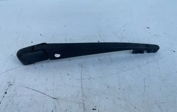 Subaru XV I Rear wiper blade arm 35622