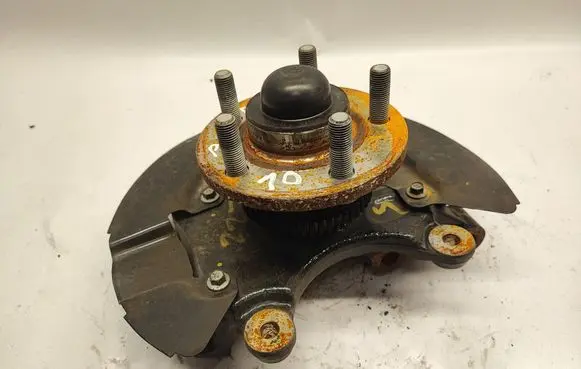 Ford Mustang VI Front wheel hub FR3C3108A
