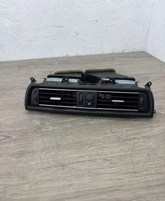 BMW 5 F10 F11 Dash center air vent grill 16828110 6828110