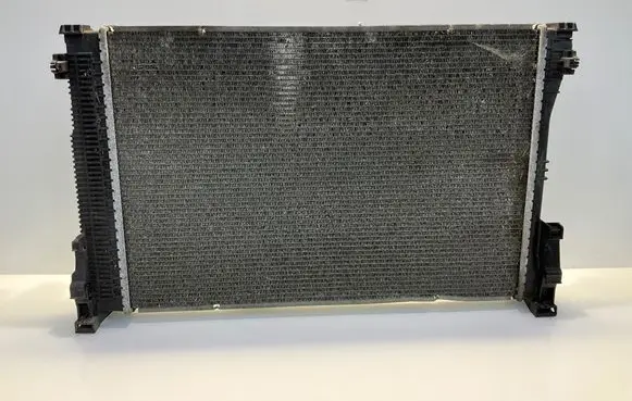 Mercedes-Benz C W204 Coolant radiator A2045003703 2045003703