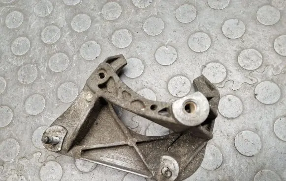 BMW 7 E65 E66 Engine mounting bracket 6758427