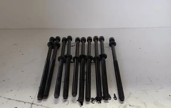 Opel Insignia A Cylinder head bolts 