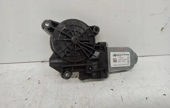 Hyundai i30 Front door window regulator motor 82450-G3000