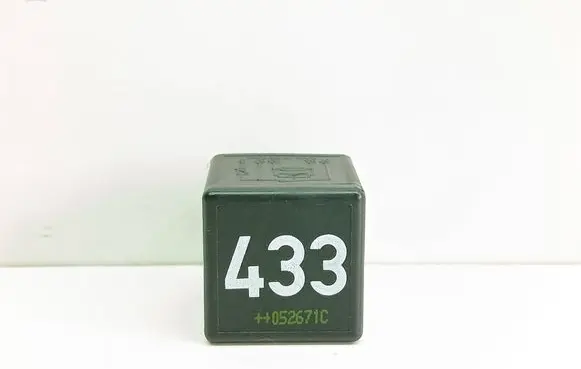 Volkswagen PASSAT B6 Other relay 3D0951253A