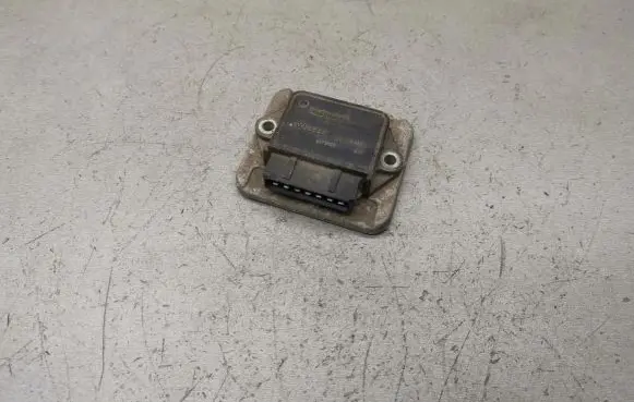 Volkswagen PASSAT B3 Ignition amplifier control unit 191905351B