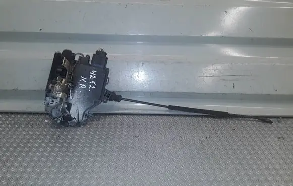 Skoda Octavia Mk2 (1Z) Front door lock 