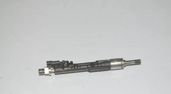 BMW X1 E84 Fuel injector 7639994 13647639994