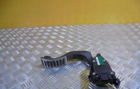 Volkswagen Phaeton Accelerator throttle pedal 3D1721503N