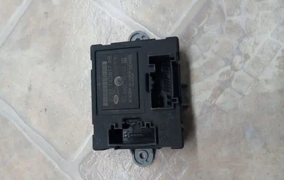 Jaguar XF X250 Door control unit/module BJ3214D617AB 1002745202