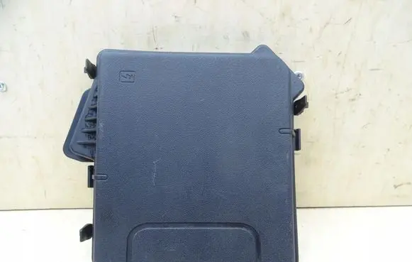 Renault Megane III Fuse box cover 