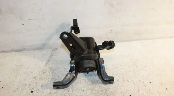 Toyota Auris E180 Engine mount bracket