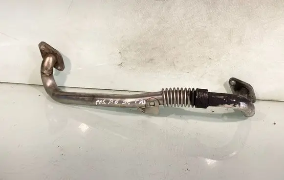 Volkswagen PASSAT B6 Engine coolant pipe/hose 03L131521