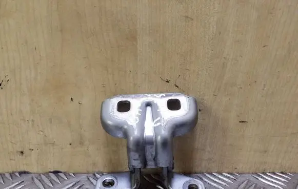 Opel Astra J Rear door upper hinge