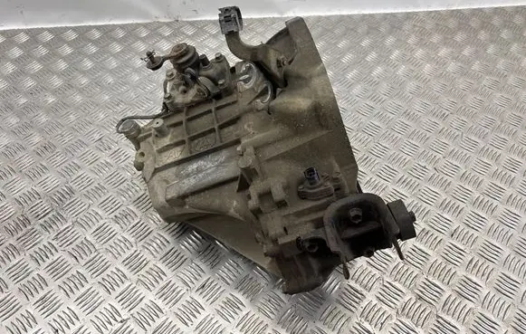 Toyota Yaris Manual 5 speed gearbox 113402