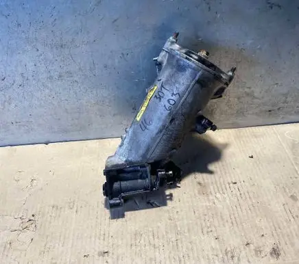 Mercedes-Benz E W124 Oil filter mounting bracket 6011840025 6031840202