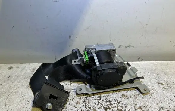 Mercedes-Benz C W203 Front seatbelt