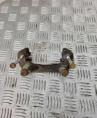 Suzuki Jimny Front Brake Caliper Pad/Carrier 