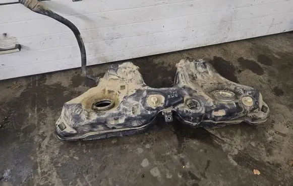 BMW 6 E63 E64 Fuel tank 