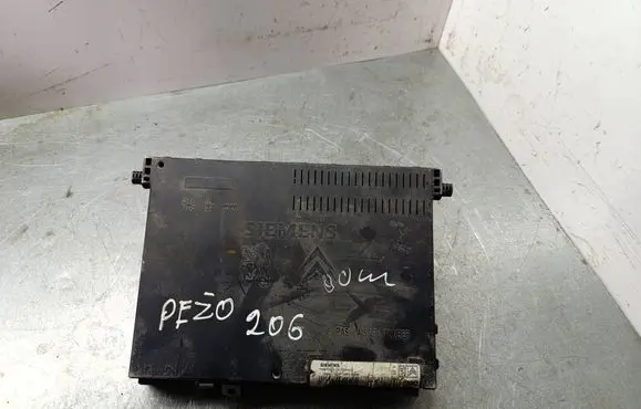 Peugeot 206 Fuse module 9626460880