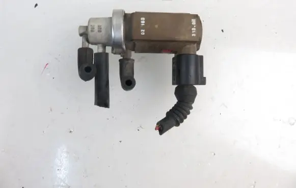 Audi A6 S6 C5 4B Valve vacuum 059906627C