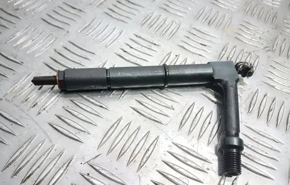 Nissan Almera Tino Fuel injector