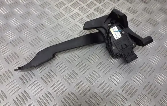 Opel Corsa C Accelerator pedal position sensor 9129423CL