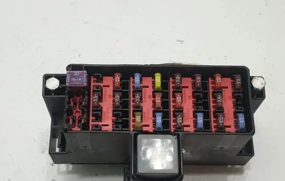 Ford Fiesta Fuse module 8V5T14A005GCE