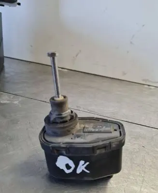 Volkswagen Transporter - Caravelle T4 Headlight level adjustment motor 165941295 00437542