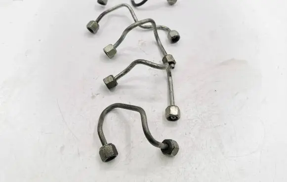 Fuel injector supply line/pipe