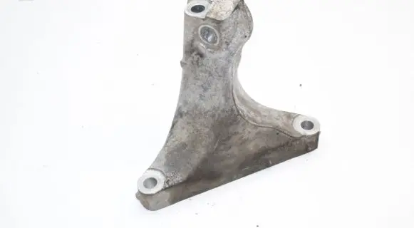 Subaru Outback (BS) Engine mounting bracket