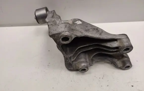 Ford Mustang VI Engine mounting bracket FR3C6037CA