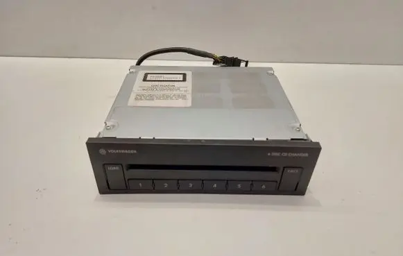 Volkswagen PASSAT B6 CD/DVD changer 3C0035110