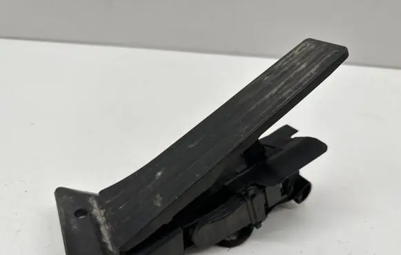 BMW 1 F20 F21 Accelerator throttle pedal 6853176