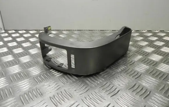 Toyota Prius (XW20) Radio/GPS head unit trim 5566047010 T1182