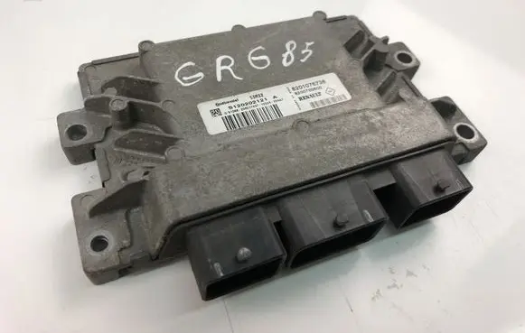 Renault Twingo II Engine control unit/module 8201076738