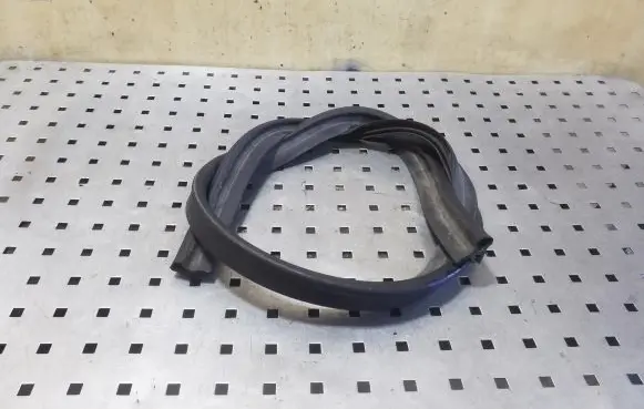 Volkswagen Touareg II Engine compartment rubber 7P6823723