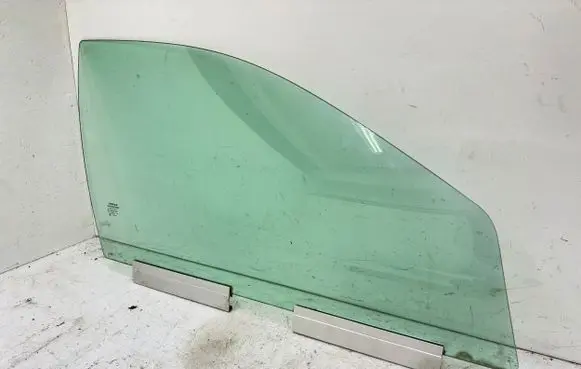 Volvo V70 Front door window glass four-door 43R001106 DOT57M53AS2