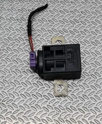 Audi A6 S6 C6 4F Battery relay fuse 4F0915519