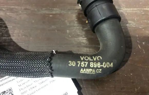 Volvo XC60 Engine coolant pipe/hose 30757896004