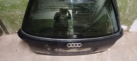Audi A4 S4 B5 8D Tailgate/trunk/boot lid 