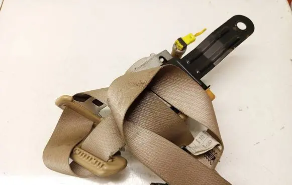 Nissan X-Trail T30 Rear seatbelt 