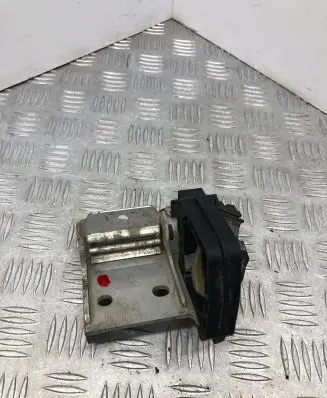 Radiator mount bracket