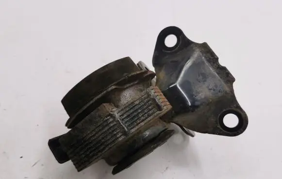 Mazda CX-7 Engine mount bracket