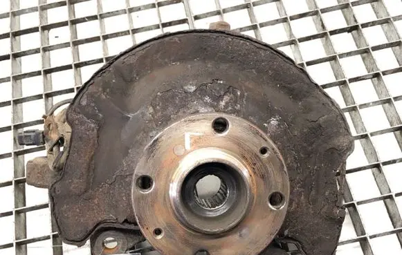 Suzuki Swift I Front wheel hub spindle knuckle 