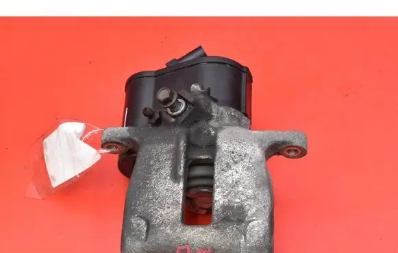 Volkswagen PASSAT CC Rear brake caliper