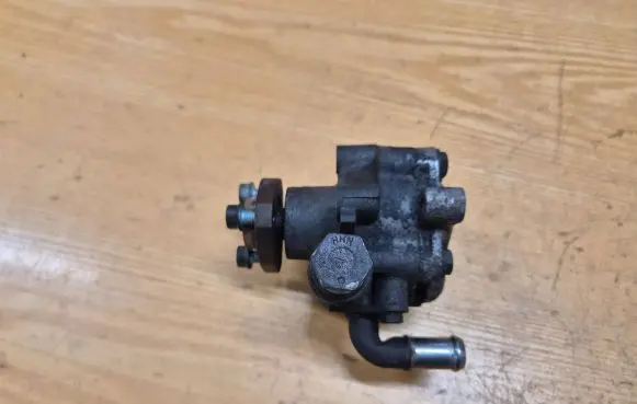 Volkswagen Golf IV Power steering pump 1J0422154A