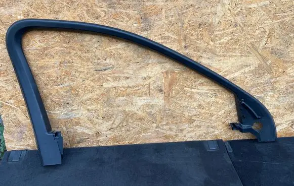 Audi e-tron Front door glass trim molding 4KE867609