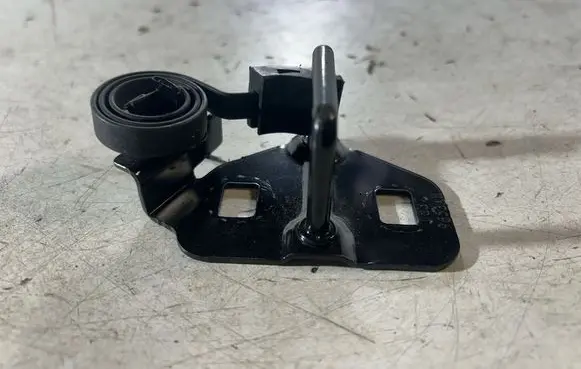 Dodge Challenger Trunk lock loop 4589653AB 9653AB